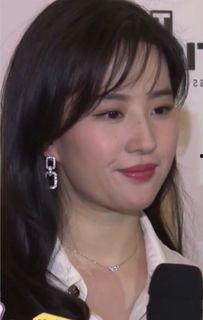 娱乐吃瓜酱对于女朋友精修图,女朋友精修图背后的美丽秘密